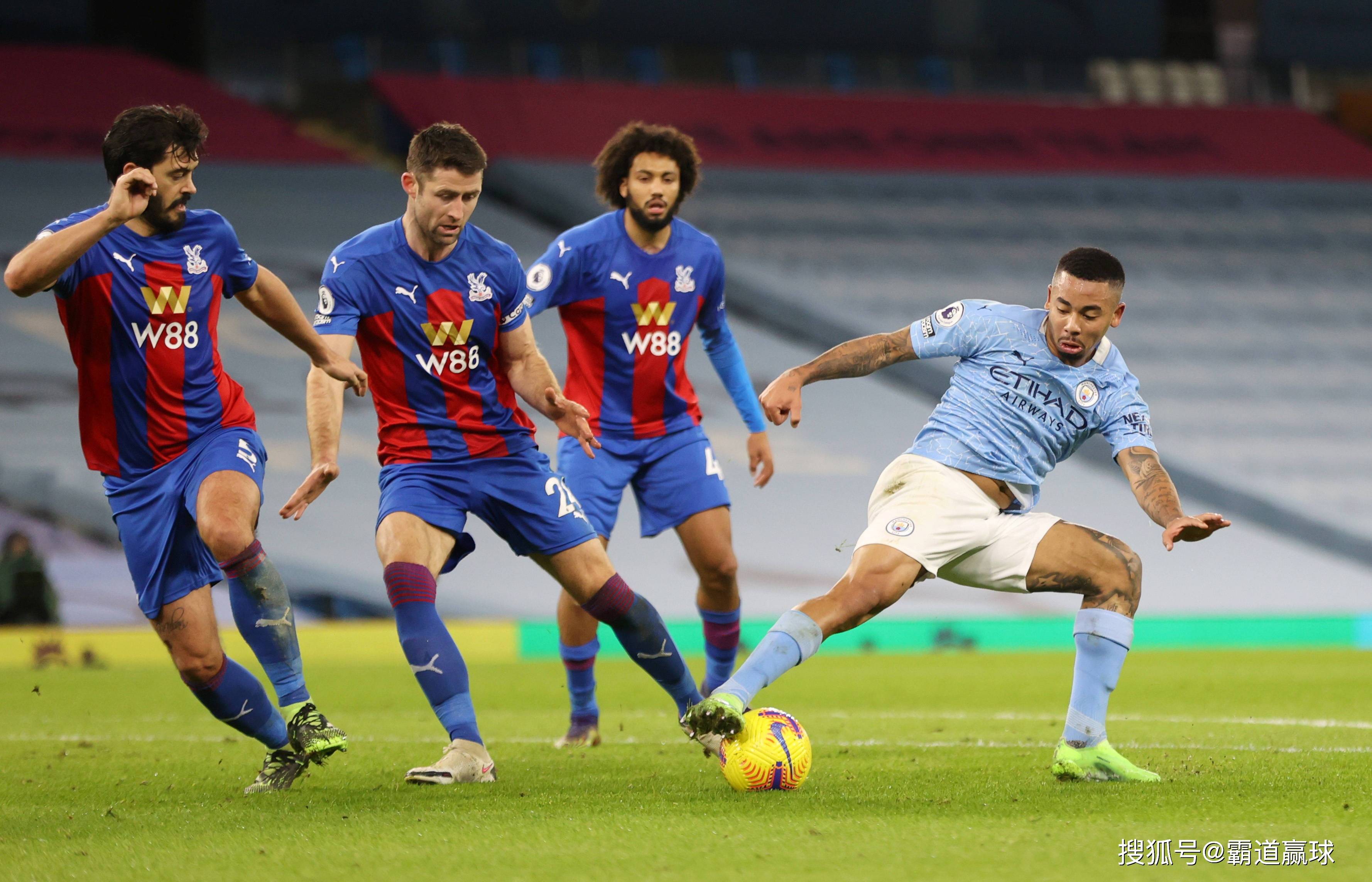 半岛体育在线官网-曼城三连胜，防线稳固攻击力强的简单介绍