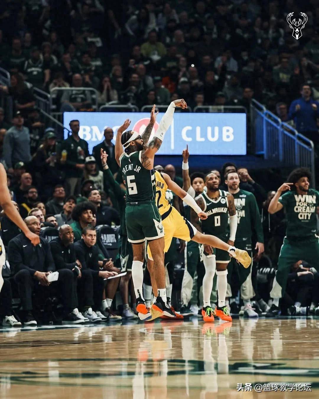 半岛体育官方下载-雄鹿队击败湖人队，挺进季后赛