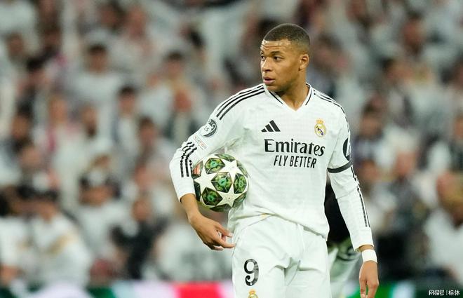 半岛体育官方下载-三冠王之争：雄鹿与龙渊，谁能一战成名？