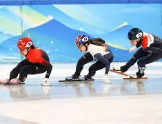 半岛体育下载入口官网-短道速滑赛场上掀起狂潮，冰上飞人争艳的简单介绍