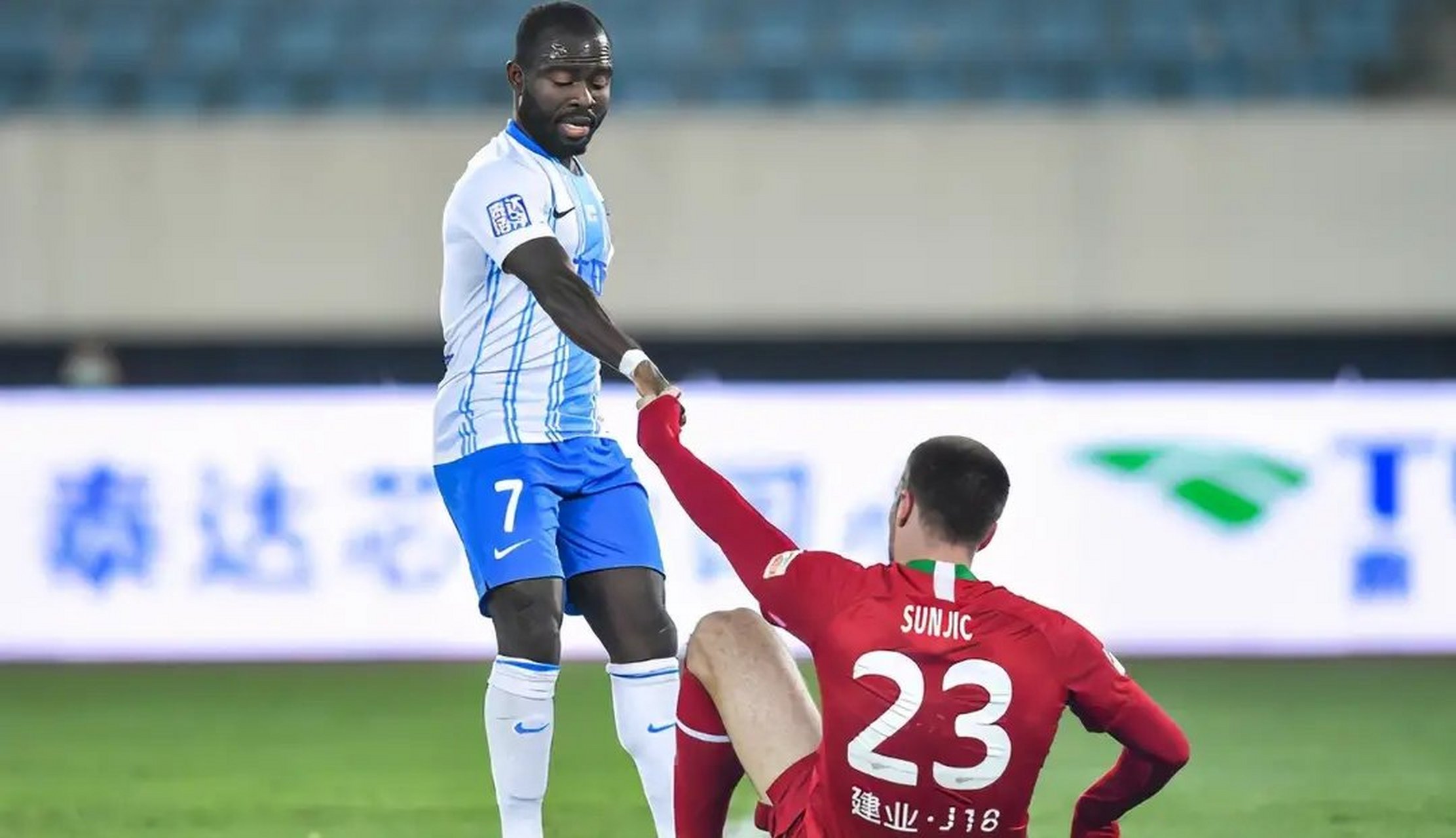 半岛体育登录入口-河南建业连胜开启，打响夺冠之路